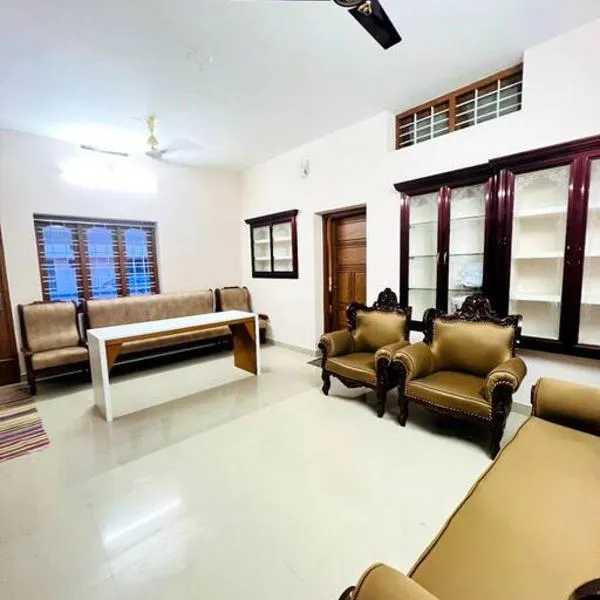 Home in Guruvayur-3 Bedroom(1AC)+Living+Kitch, hotel in Guruvāyūr