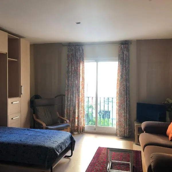Lovely studio in centre of Torre, near the beach, hotel in Torre del Mar