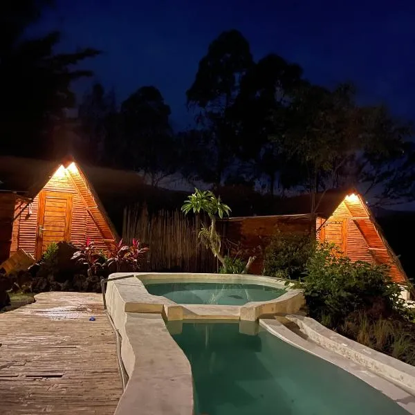 ์ฟ ๋ถํ๋ก์นธ์ ์์นํ ํธํ
Triangular house and hot spring