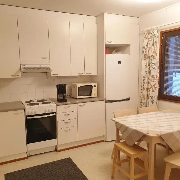 Saunallinen rivitalohuoneisto A1 59m2, hotel in Säviä