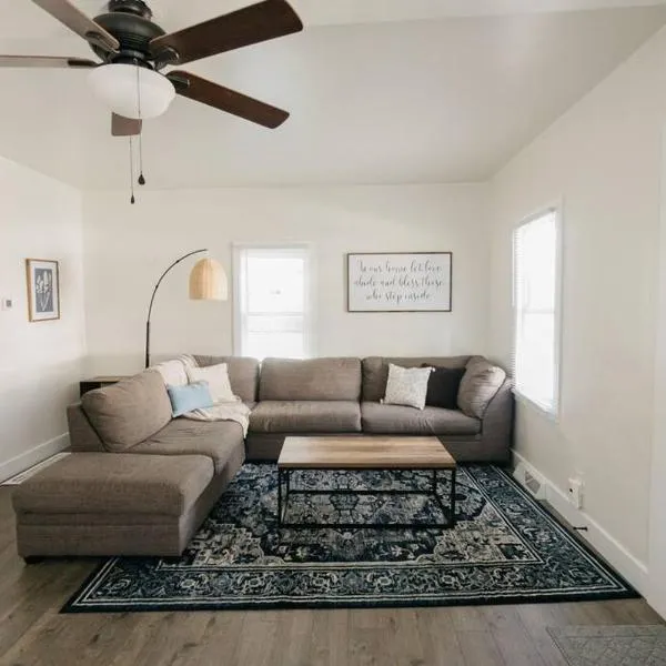 Beautiful Cape Cod House in Central Location, hotel in Dayton