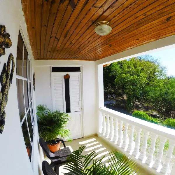 Native Lodge Brisas del Sur, hotel v destinaci Providencia