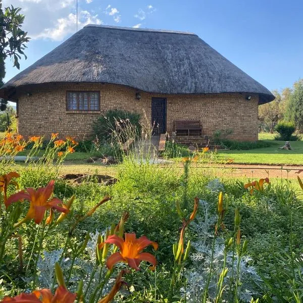 Soetgeluk Farm Cottage، فندق في Hekpoort