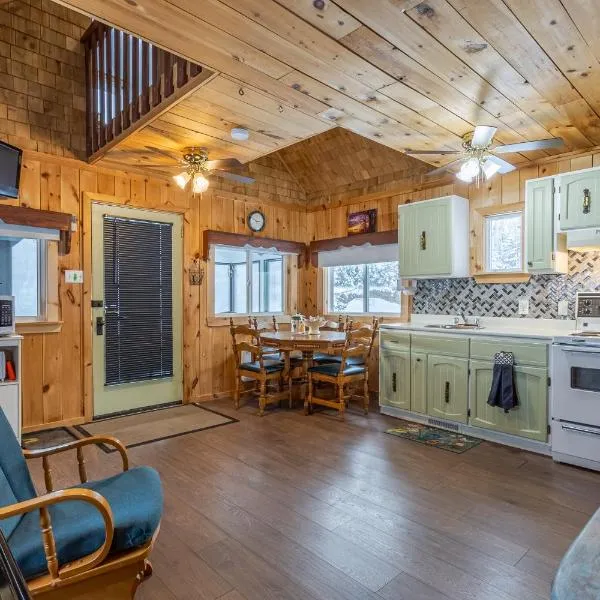 Family Cabin- Wi-Fi - Break Away from the Everyday, hotel in Bathurst