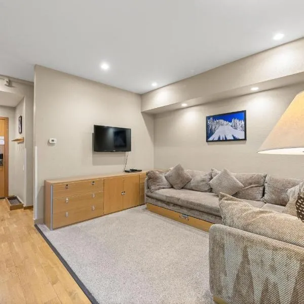 Palisades Tahoe Lodge Rentals Studio #211, hotel i Olympic Valley