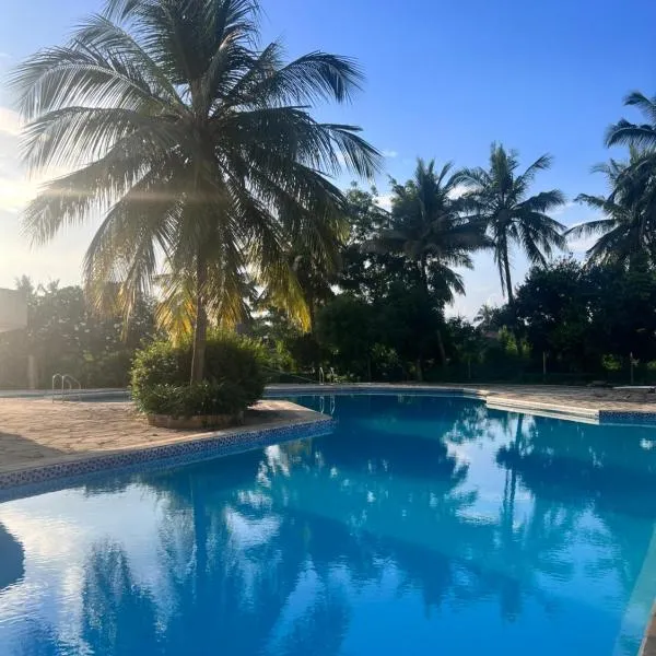 Sunny Studio Beachfront Apartment, hotel in Ukunda