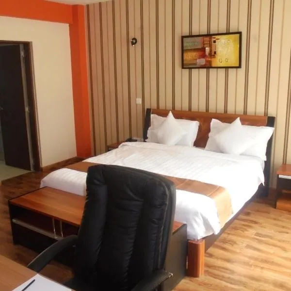 We Hotel and Suites, hotel in Kamondo