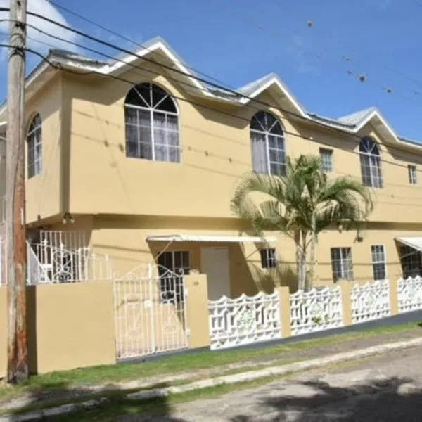 Aileen Palm Cove Ja, hotel in Bachelors Hall