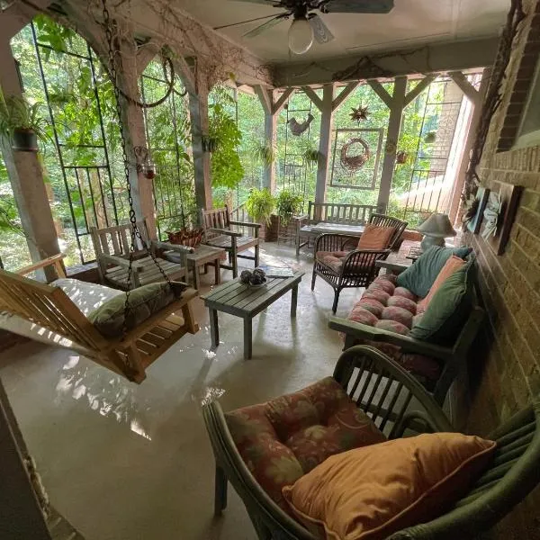 Mary's Place - Studio surrounded by nature but close to High Point, hotel v destinaci High Point