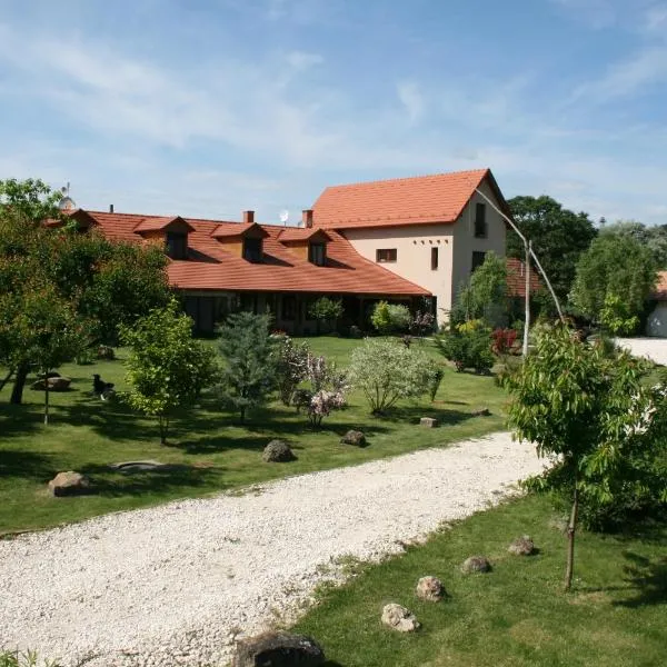 Malomdűlő Farmház, hotel di Pilisvörösvár