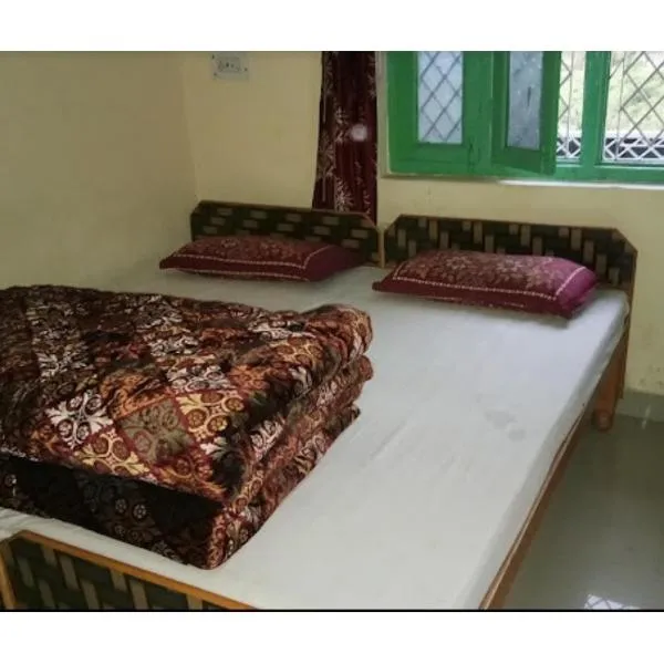 Anoop Tourist Guest House, Phata, hotel in Rānsi