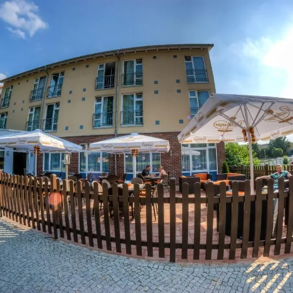 Hotel & Restaurant am Schlosspark, hotel a Langengrassau
