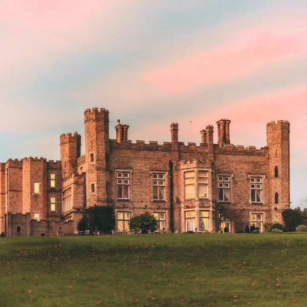 Cave Castle Hotel, hotel in Brough