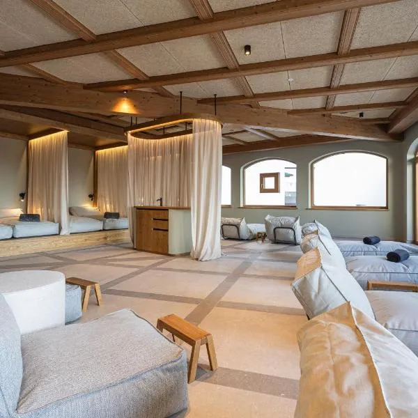 Upside Down Town Hotel Neue Post、ツェル・アム・ゼーのホテル