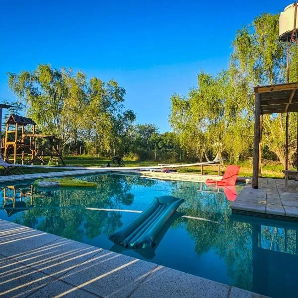 Hermosa Casa con piscina, hotel in Carlos Keen
