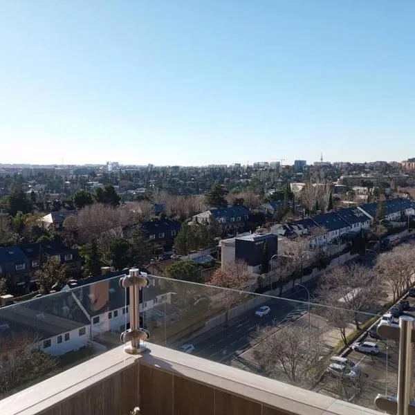 Luxury renovated apartment with terrace in Madrid: Madrid'de bir otel