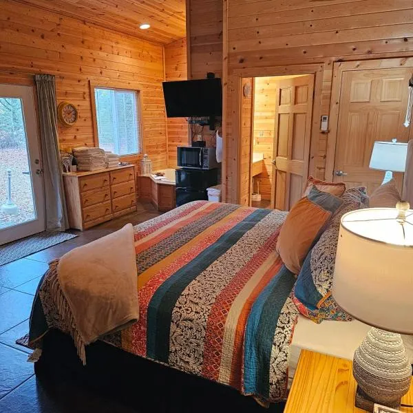 5 Min To Beaver Lakeking Bedfirepitjetted Tub, hotel di Eureka Springs