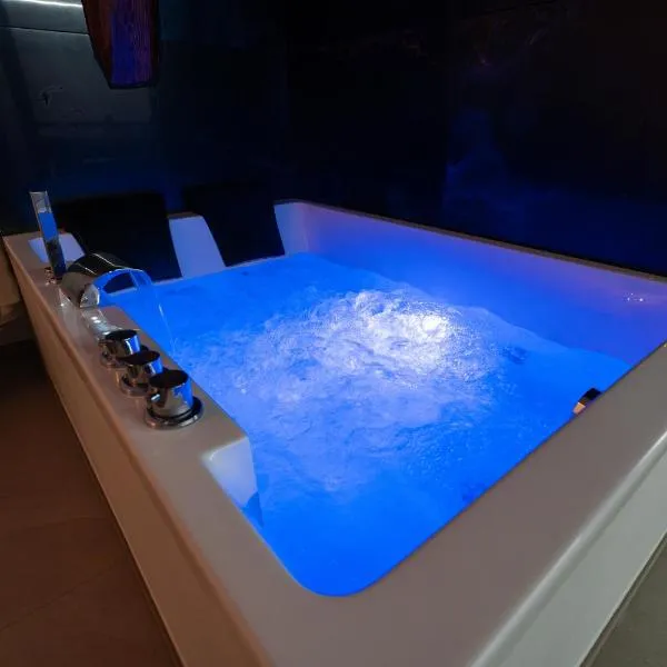 Le Saint-André - Clim - Loft romantique avec Jacuzzi, hotel di Buxy