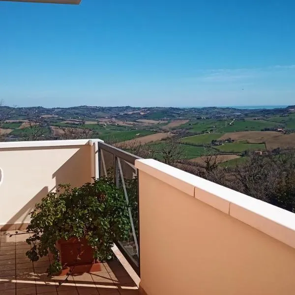 Appartamento Che Vista! Affittacamere, hotel in Mombaroccio