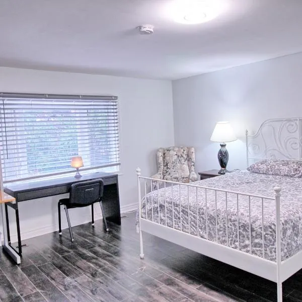 Large and beautiful master room with private bathroom, hotel v destinaci Vaughan