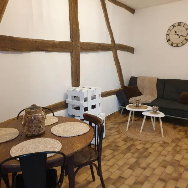 Appartement au cœur du Berry, hótel í La Celle-Condé