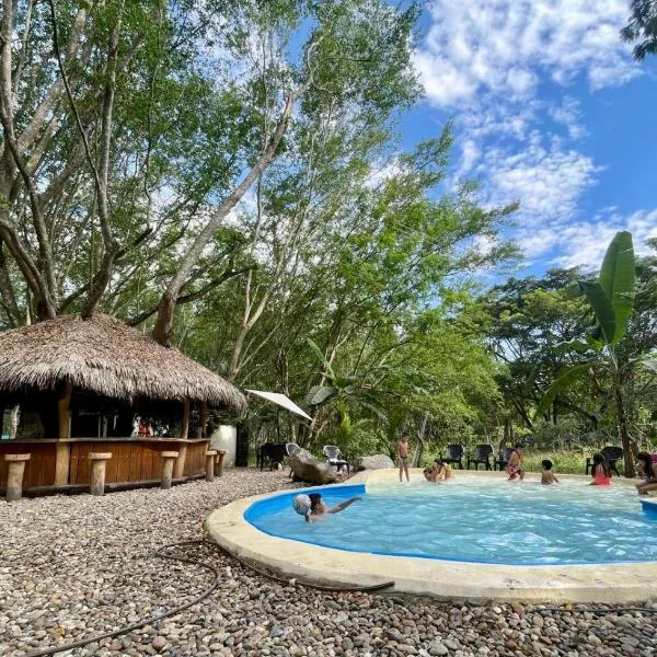 ECOCAMPING JACAMAR, hotel in Utica