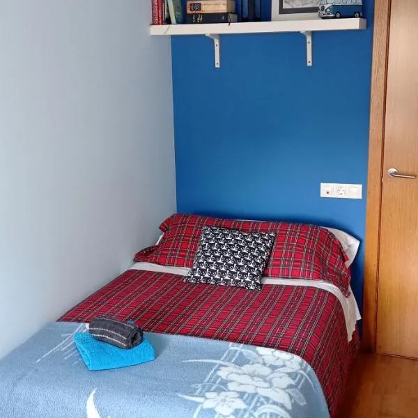 Twin Room in shared Apartment, hótel í Cee