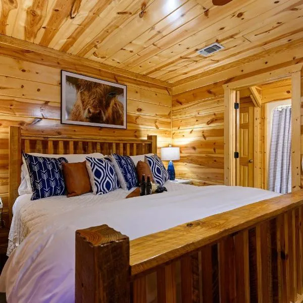 Bison Boot Lodge & Tipi - Hot Tub - Fireplace, hotel v destinaci Broken Bow