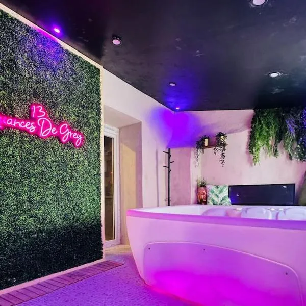 13 Nuances De Grey jacuzzi, hotel in Marseille