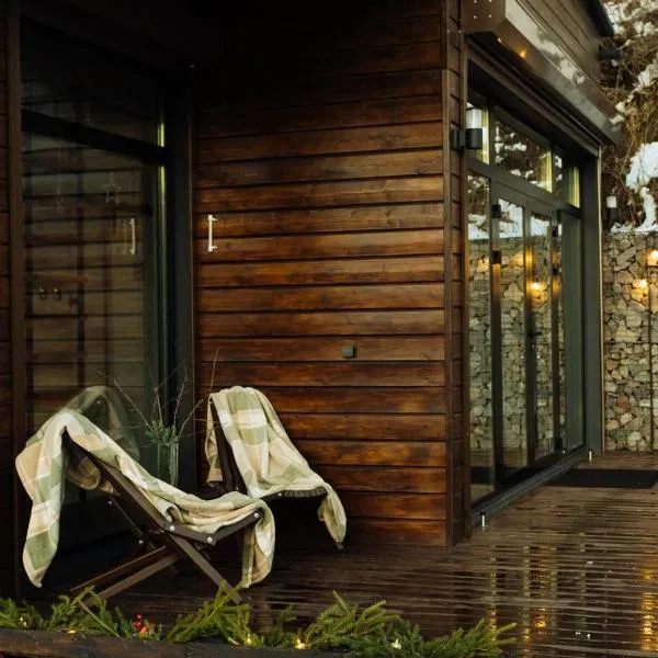 Country House, hotel in Almaty