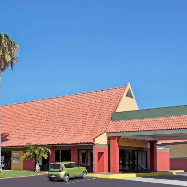 Days Inn by Wyndham Cocoa Cruiseport West At I-95/524, hotel v destinaci Cocoa