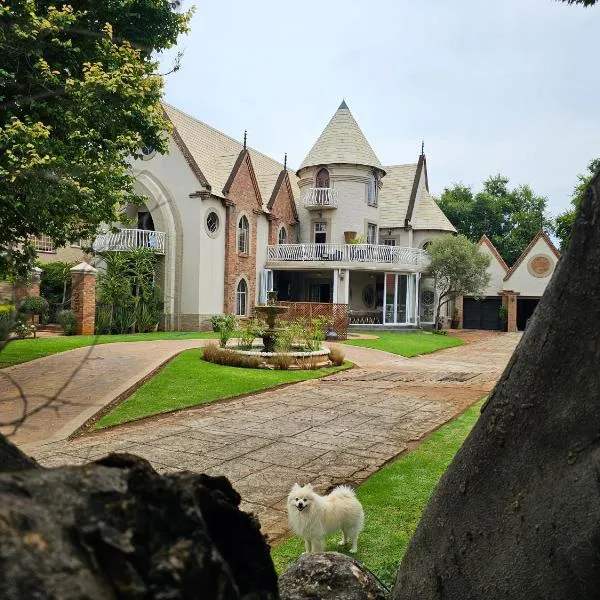 Castle Home, hotel in Centurion