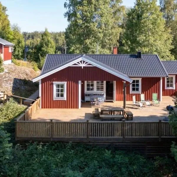 Ferienhaus Ödskölts-Berg - mit Gästehaus, Kamin & großer Terrasse, hotel en Bön