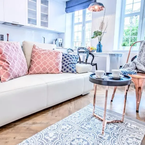 SummerWinter - Luxury Nature, View Basilica Old Town Apartment, 2 Bedrooms & Sofa, hotel in Gdańsk