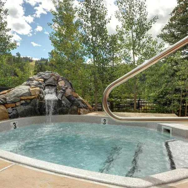 Jackpine & Black Bear Condos by Vail Resorts, hótel í Keystone