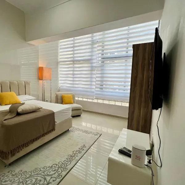 Blue Sea Studio 1 minute away from Luanda Bay, hotel v destinaci Luanda