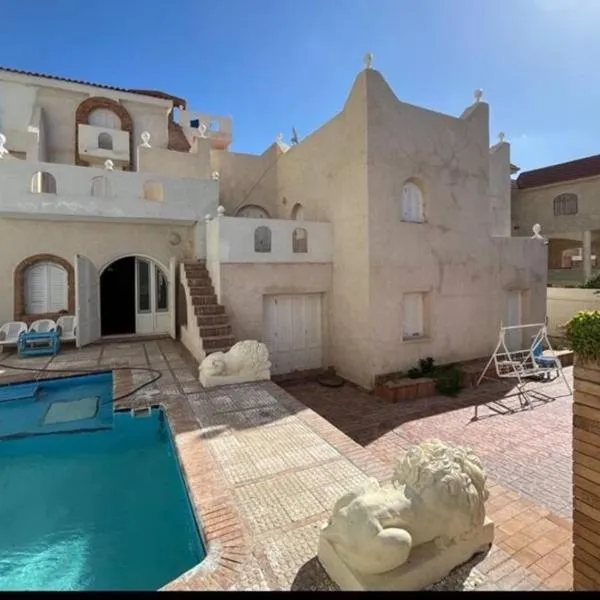 Stand alone Villa Seabreeze with private pool, hotel v destinaci Alexandria
