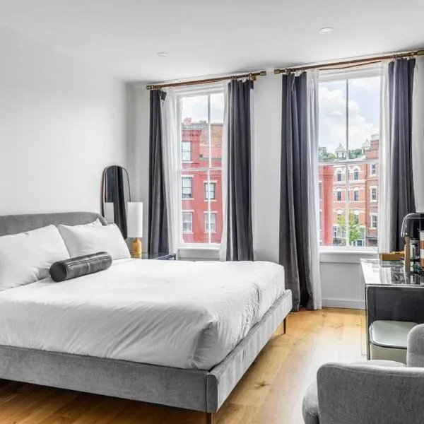 The Phenix Historic DTWN Hotel, King Bed Room #300, hotel in Bangor