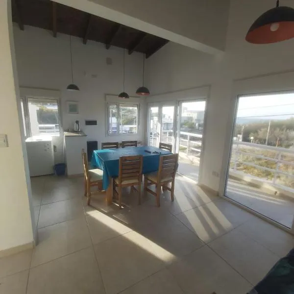 Las Ballenas Casas de Playa - frente al mar, hotel in Monte Hermoso