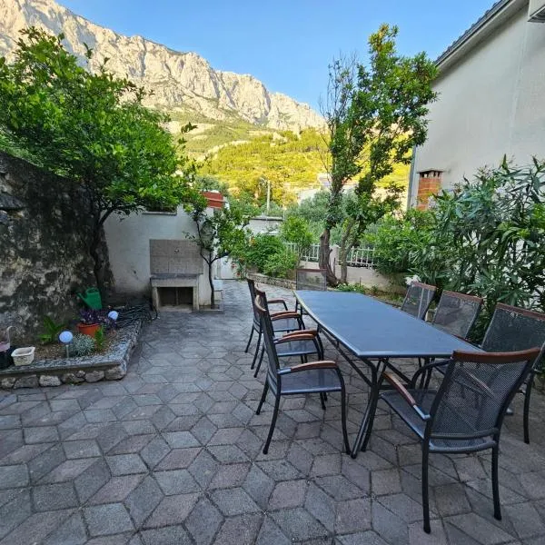 Studios Dolček, hotel em Krvavica