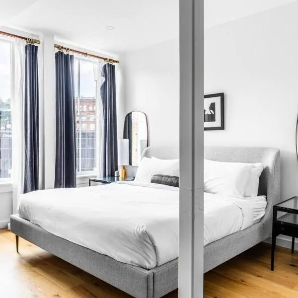 The Phenix Historic DTWN Hotel, King Bed, Pickering Square View, Room # 301, hotel in Bangor