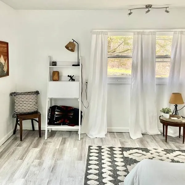 Catskills Hideaway Minutes from Hiking, готель у місті Mount Tremper