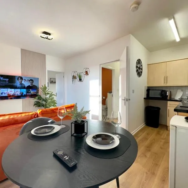 RNM - Business Contractor & Long Stay, Private Access & Entire Place, Kitchen & Washroom with amenities, Smart Tv, Easy Access, Fast WiFi, Parking Nearby, Great transport links, hotel v destinaci Halesowen