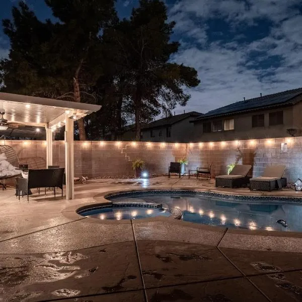 5BR 3BA Family friendly entire home w pool, spa, games, tvs, and more, hotel v Las Vegas