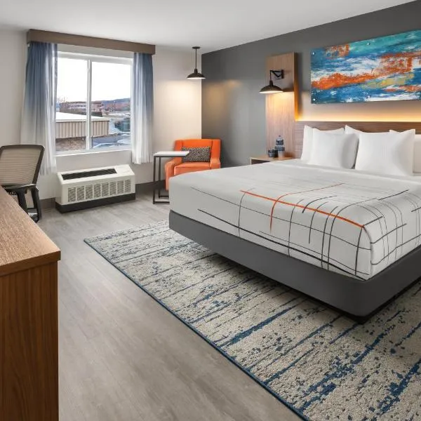 La Quinta Inn & Suites by Wyndham Williston Burlington، فندق في Williston