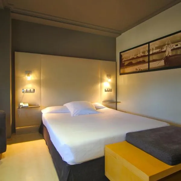 Hotel Almirante – hotel w mieście Ferrol