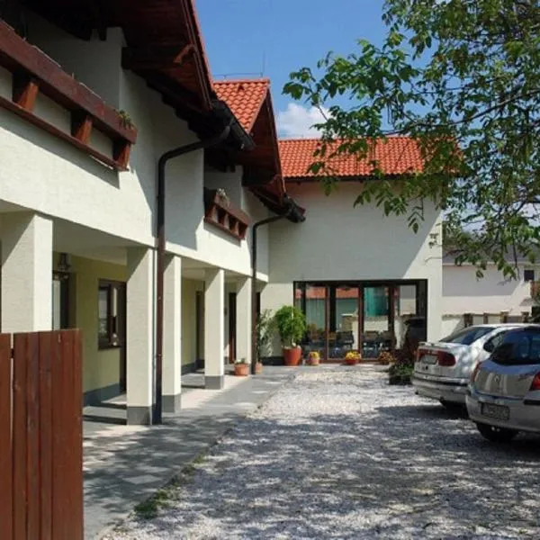 Penzion Jople, hotel en Trávnica