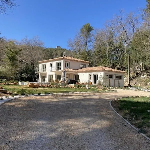 Villa Martine, khách sạn ở Nans-les-Pins