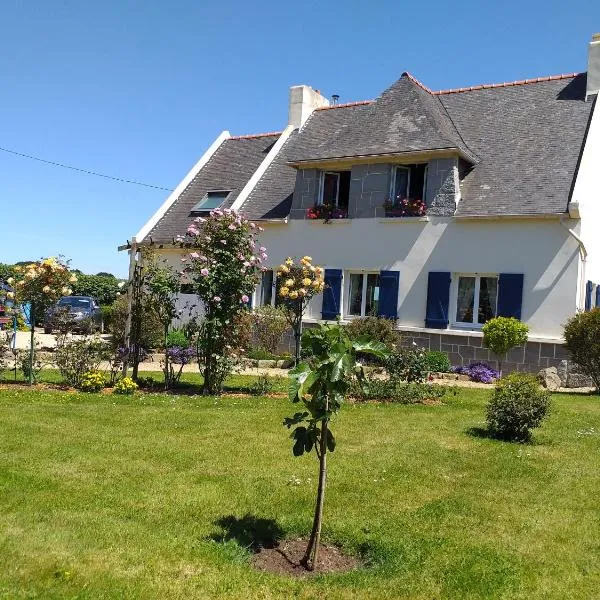 Aux Volets Bleus, hotel i Sibiril