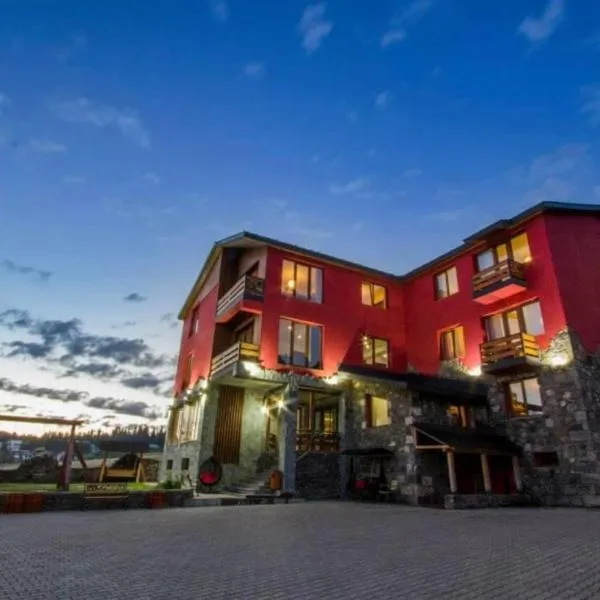 RED HOUSE – hotel w mieście Bakuriani